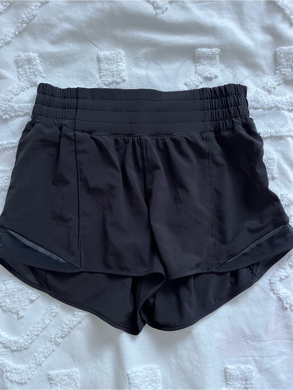 Lululemon Hotty Hot Short II *Long 4" Size 2
